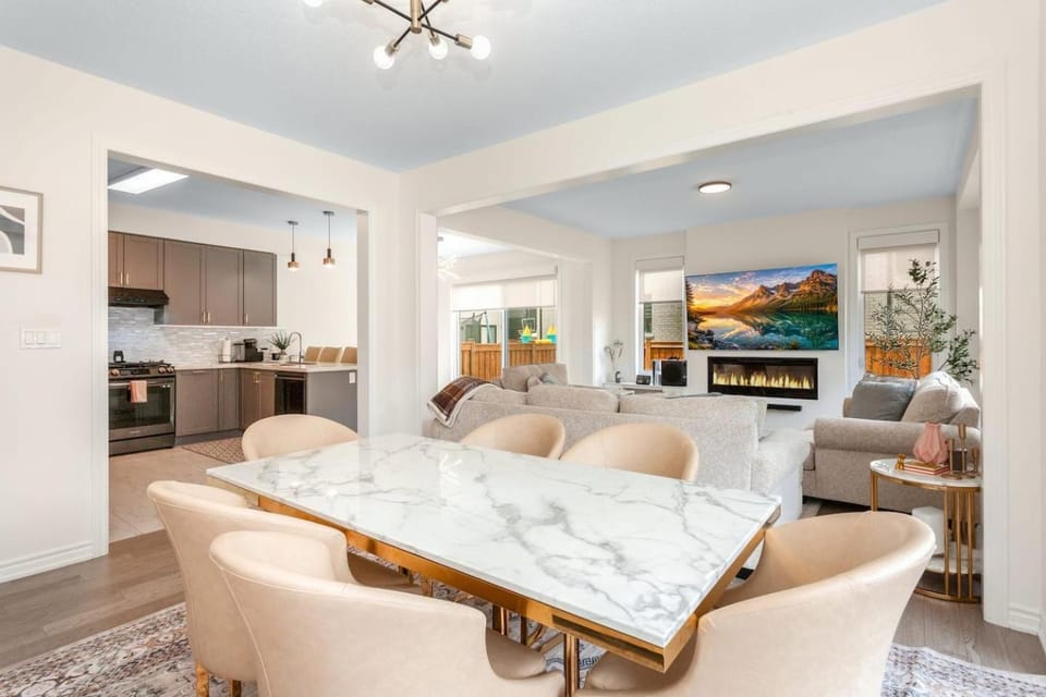 Communal lounge/ TV room, TV and multimedia, Living room, Seating area, Dining area