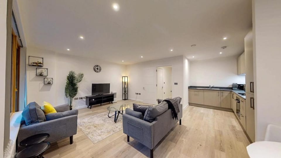 Stunning 2 bed London apartment secure parking Apartment in Barking