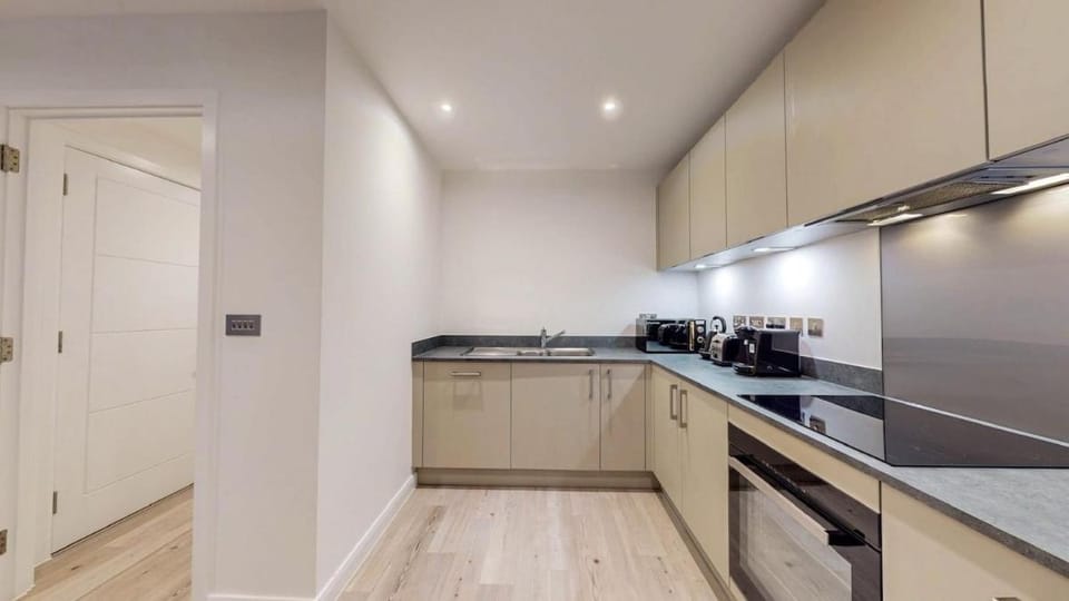 Stunning 2 bed London apartment secure parking Apartment in Barking