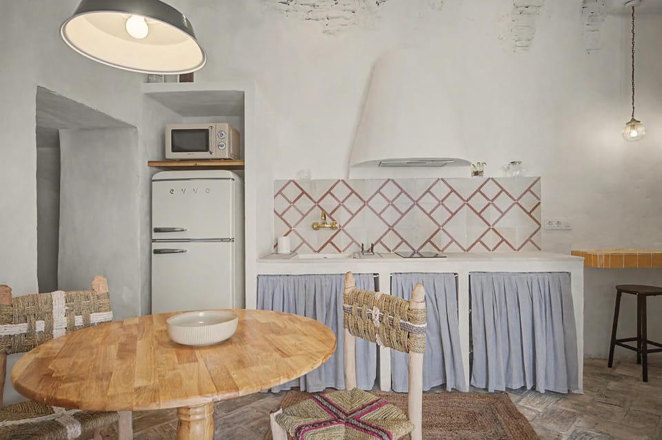 Property building, Kitchen or kitchenette, Living room