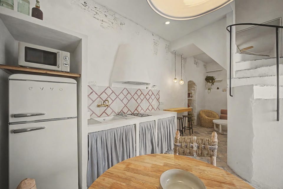 Kitchen or kitchenette, Living room