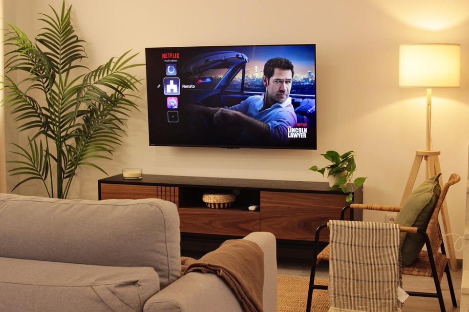 Communal lounge/ TV room, TV and multimedia, Living room, Evening entertainment
