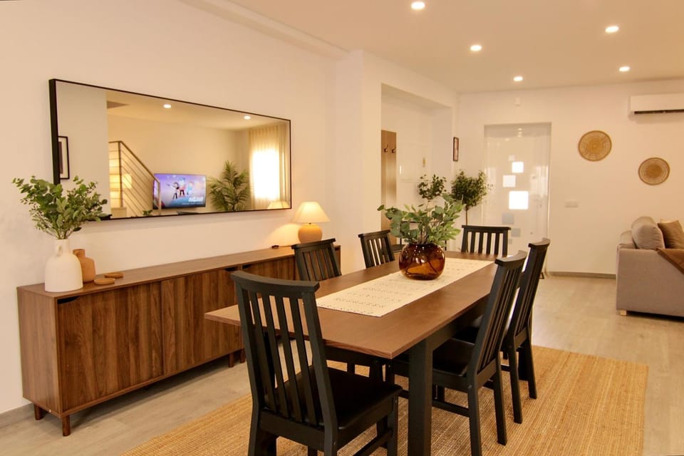 Living room, Dining area