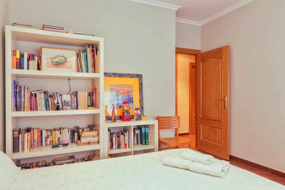 Casa con jardín en Valdepeñas, Casa León House in Castile-La Mancha