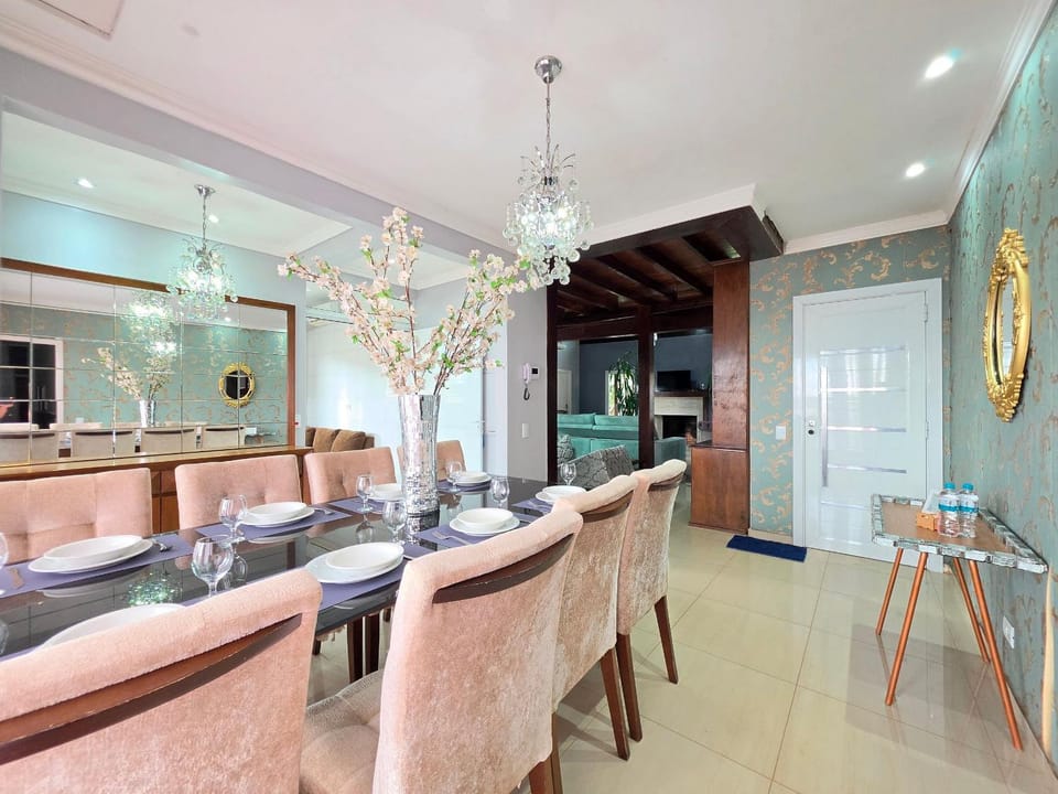Casa 6 Quartos Ampla com área verde 5 min Centro House in Foz do Iguaçu