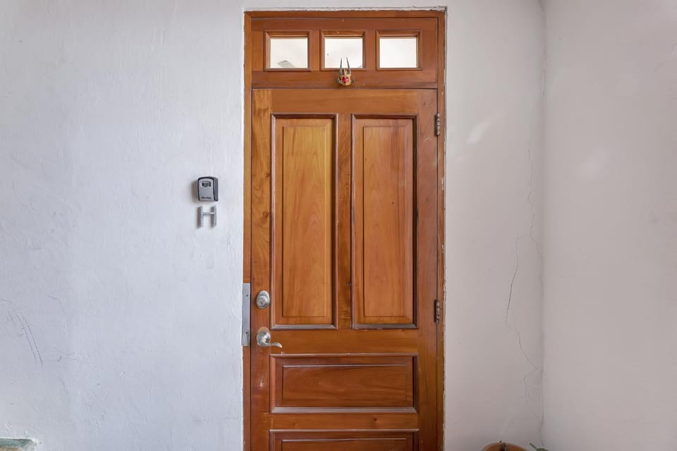 Property building, Facade/entrance, Off site