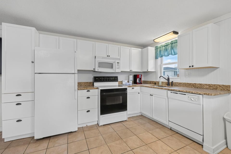 Seaside Escape 2BR Steps to Cherry Grove Beach Apartment in North Myrtle Beach