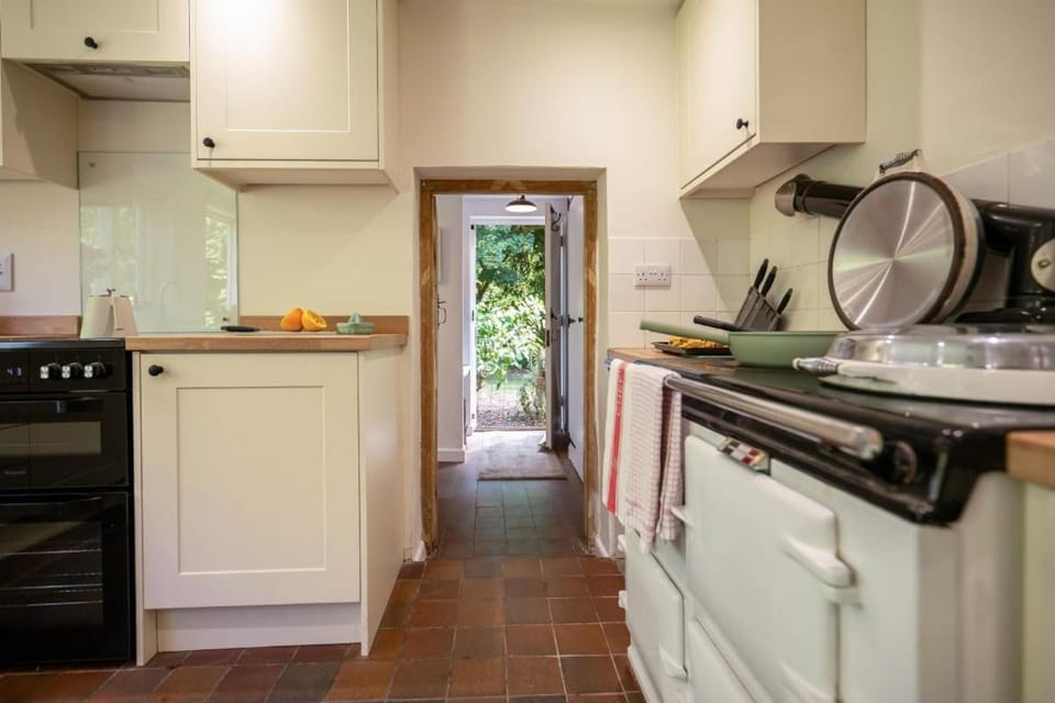 Tranquil Broads Cottage with Inglenook Fireplace House in Broadland District