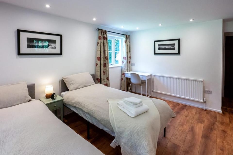 Tranquil Broads Cottage with Inglenook Fireplace House in Broadland District