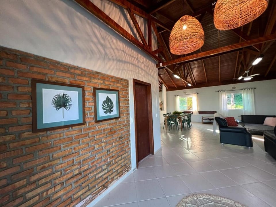 Casa Tempo e Mar - A Beira da Praia de Zimbros House in Porto Belo