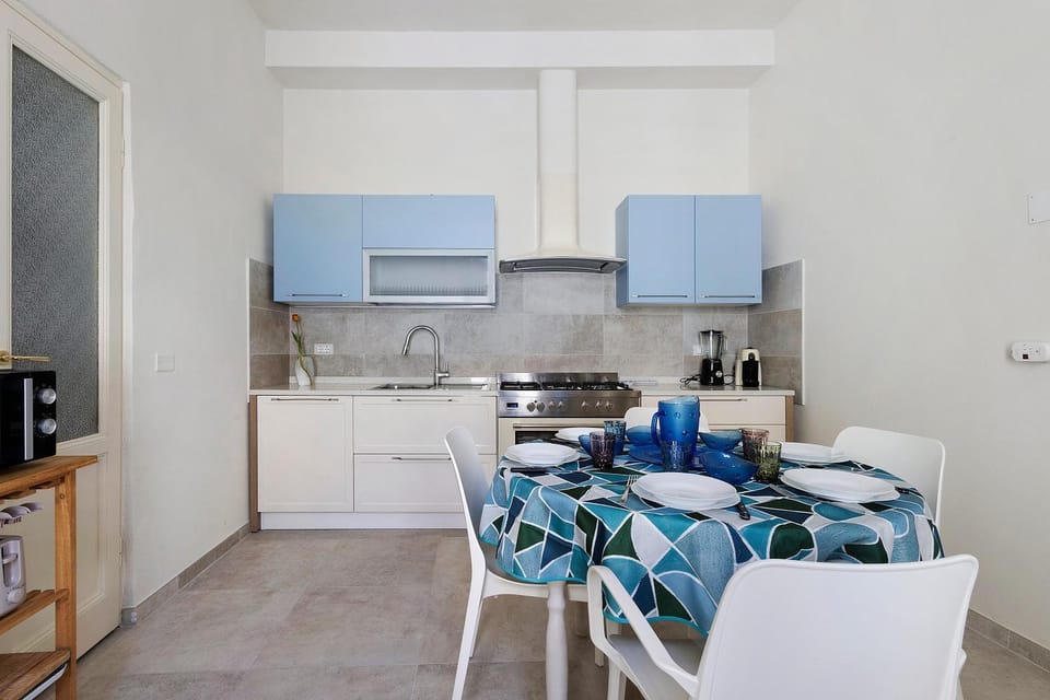Property building, Kitchen or kitchenette, Living room