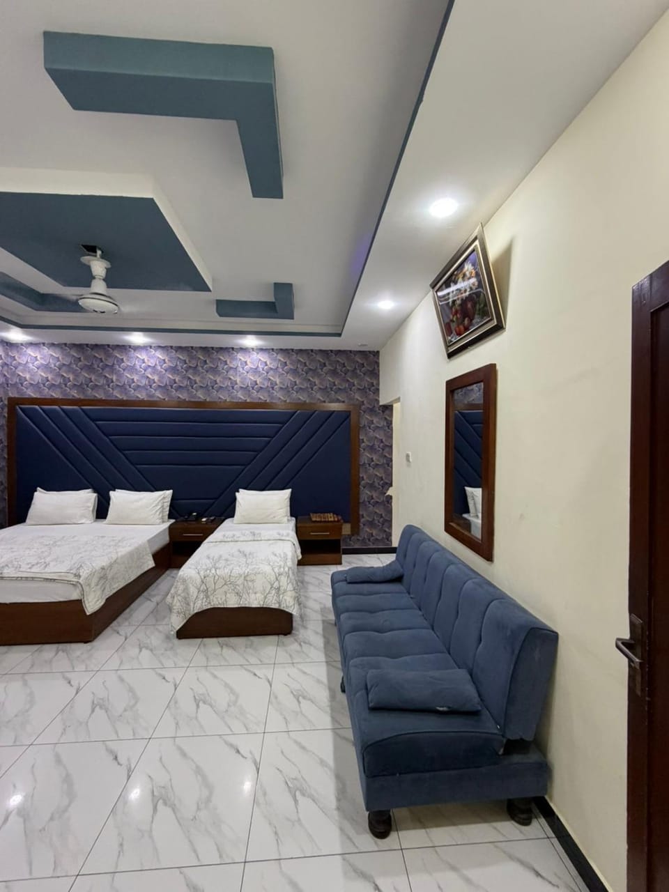 Royal Continental Guest House Bed and Breakfast in Karachi