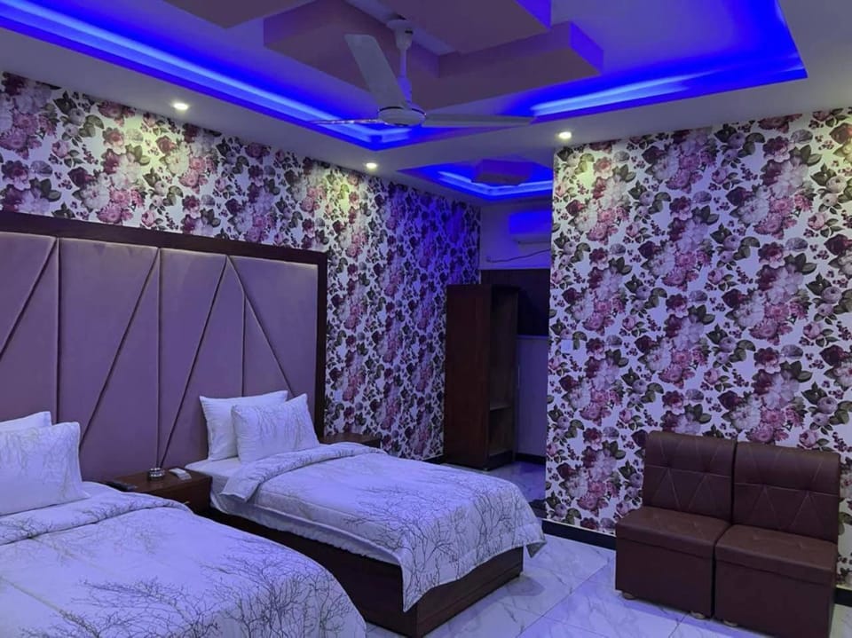 Royal Continental Guest House Bed and Breakfast in Karachi