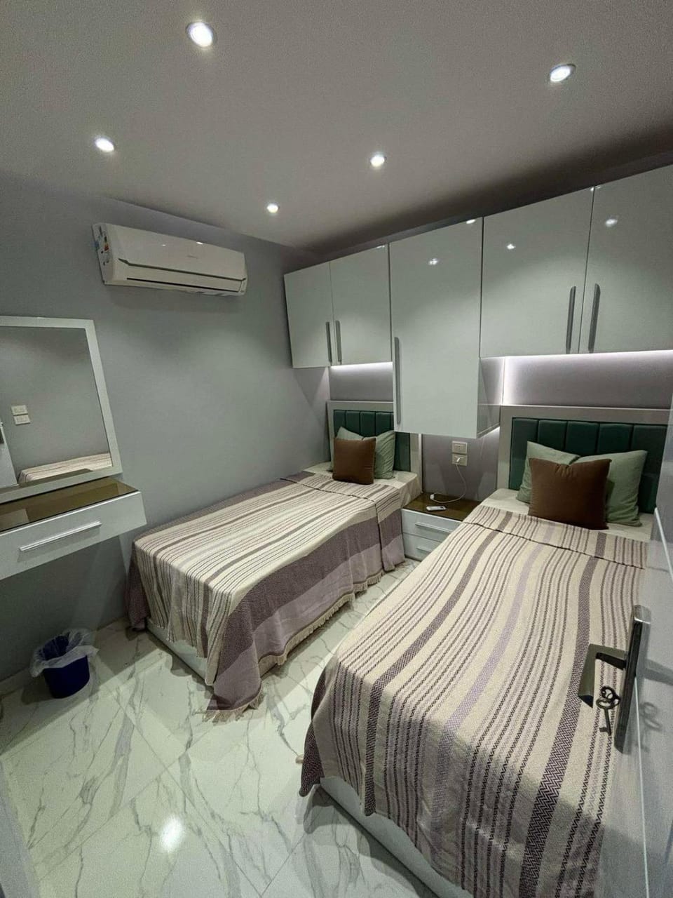 Bed, Bedroom, air conditioner