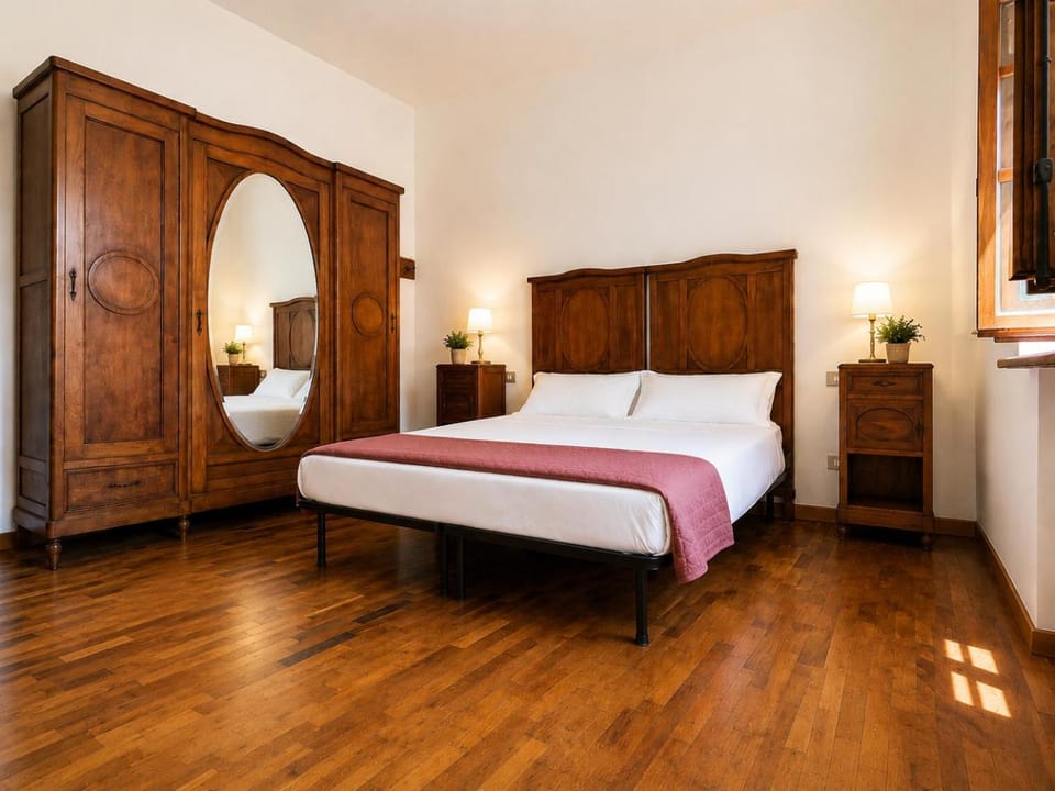 Photo of the whole room, Bedroom