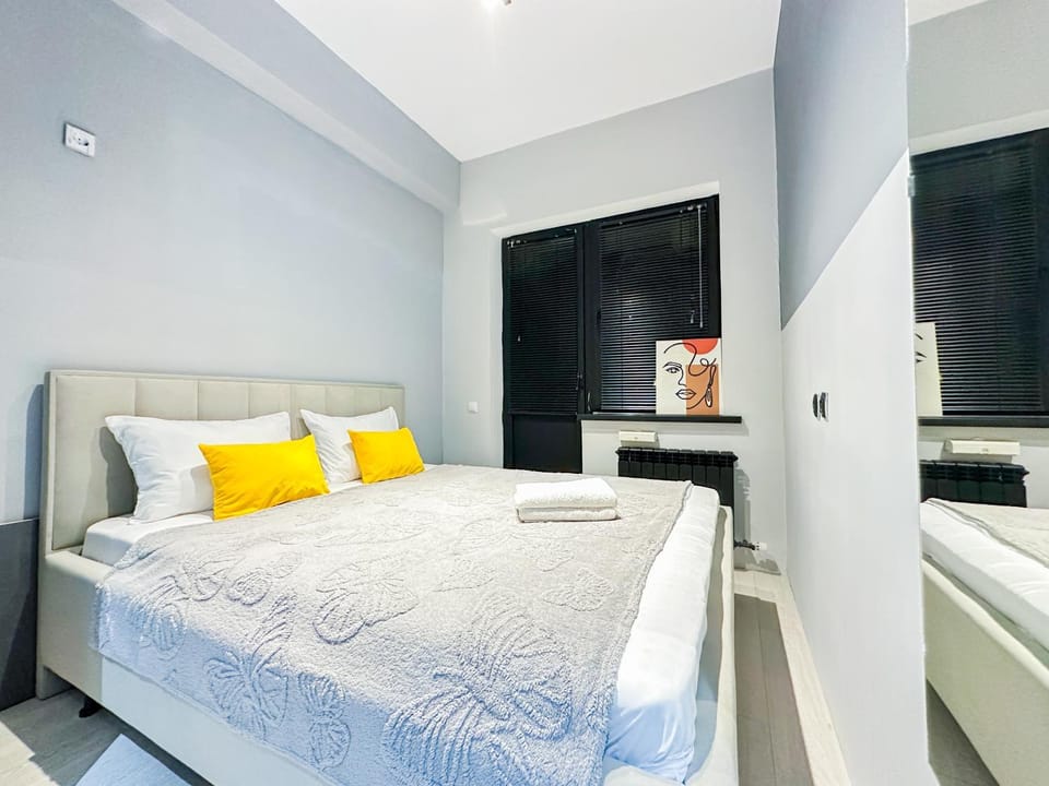 Bed, TV and multimedia, Kitchen or kitchenette, Photo of the whole room, Bedroom