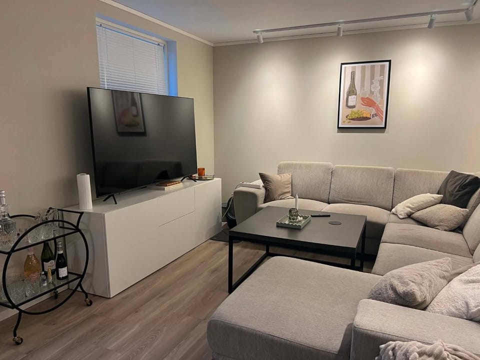 TV and multimedia, Seating area, Evening entertainment