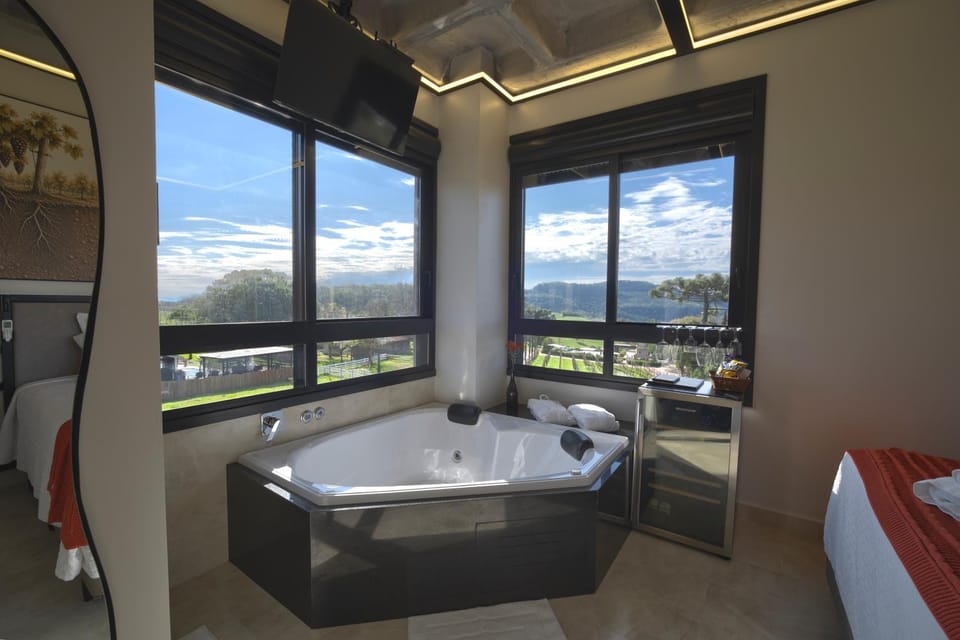 Natural landscape, Hot Tub, Photo of the whole room, Bedroom, Bath