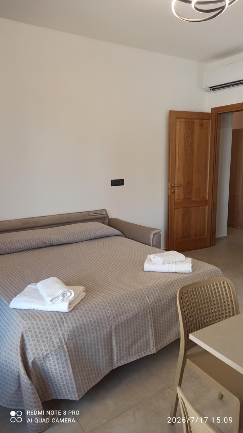 Bed, Photo of the whole room, Seating area