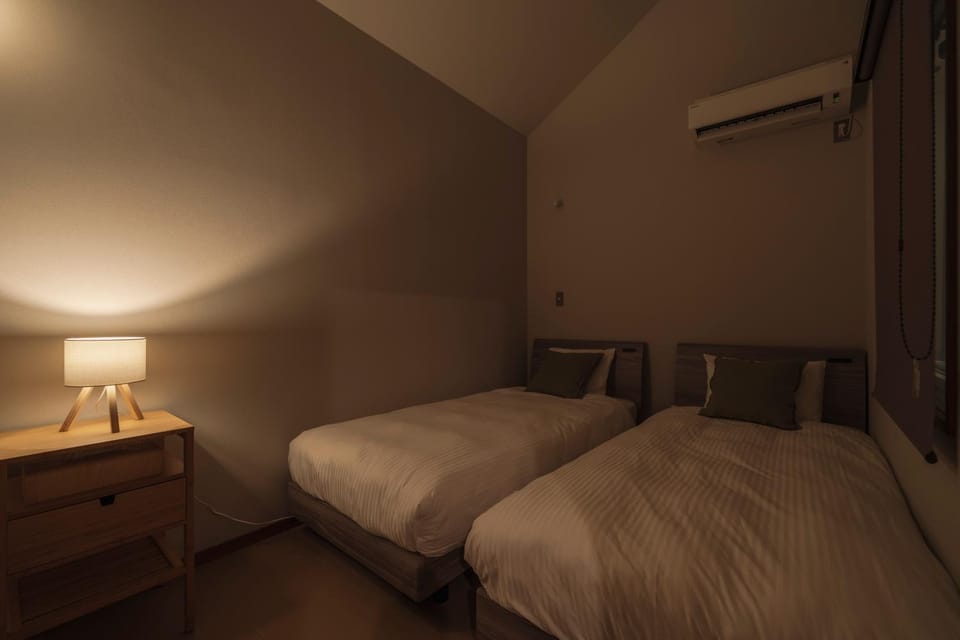 Bed, Bedroom, air conditioner