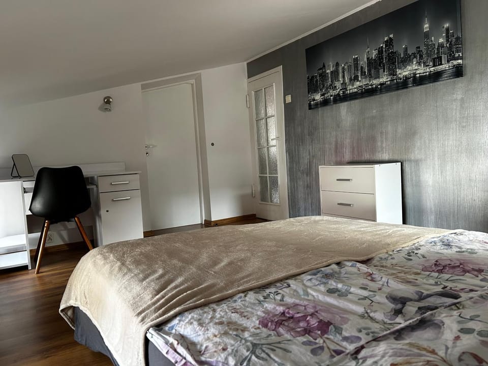 Bed, Photo of the whole room, Bedroom, wardrobe