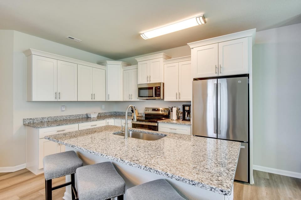 Walk to Convention Center & Ocean! Extended Escape House in Virginia Beach