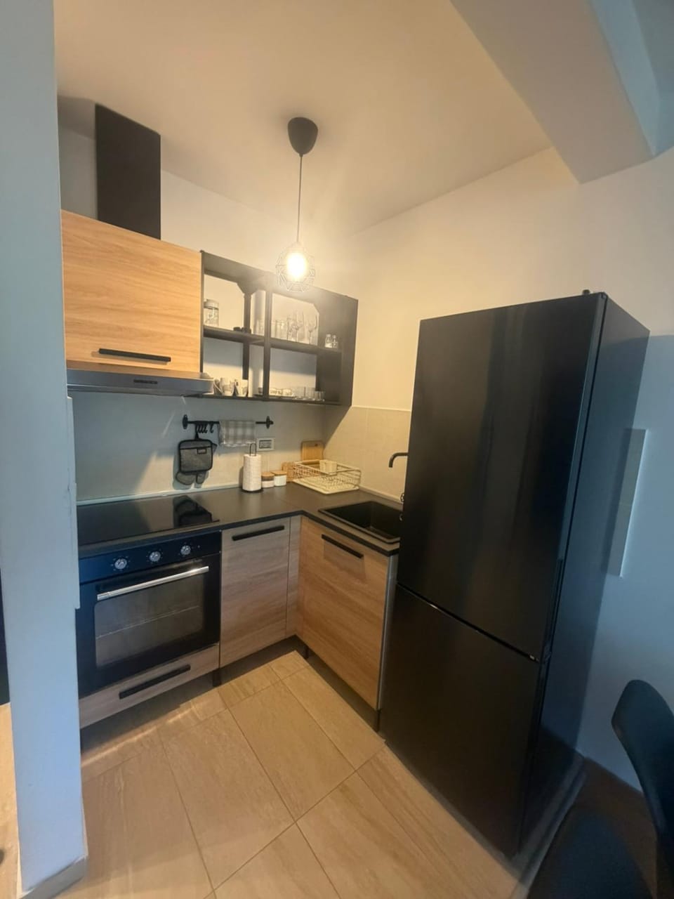 Kitchen or kitchenette, dishwasher, oven