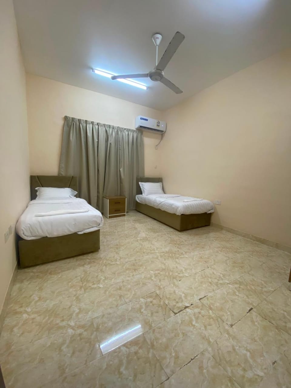 Bed, Photo of the whole room, Bedroom, air conditioner