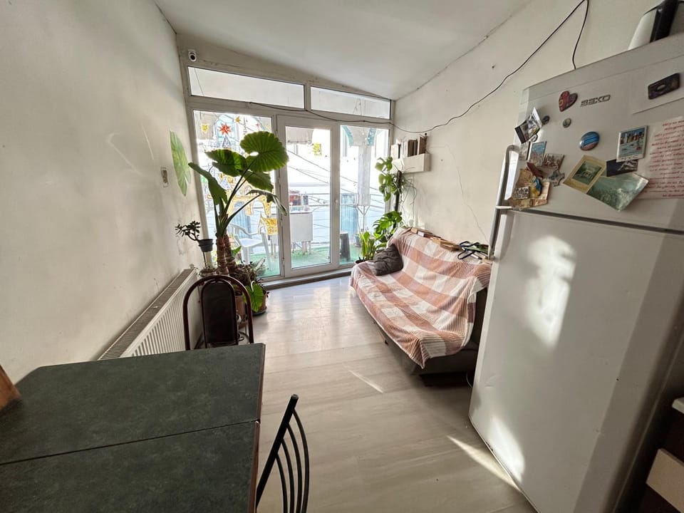 Kitchen or kitchenette, Seating area