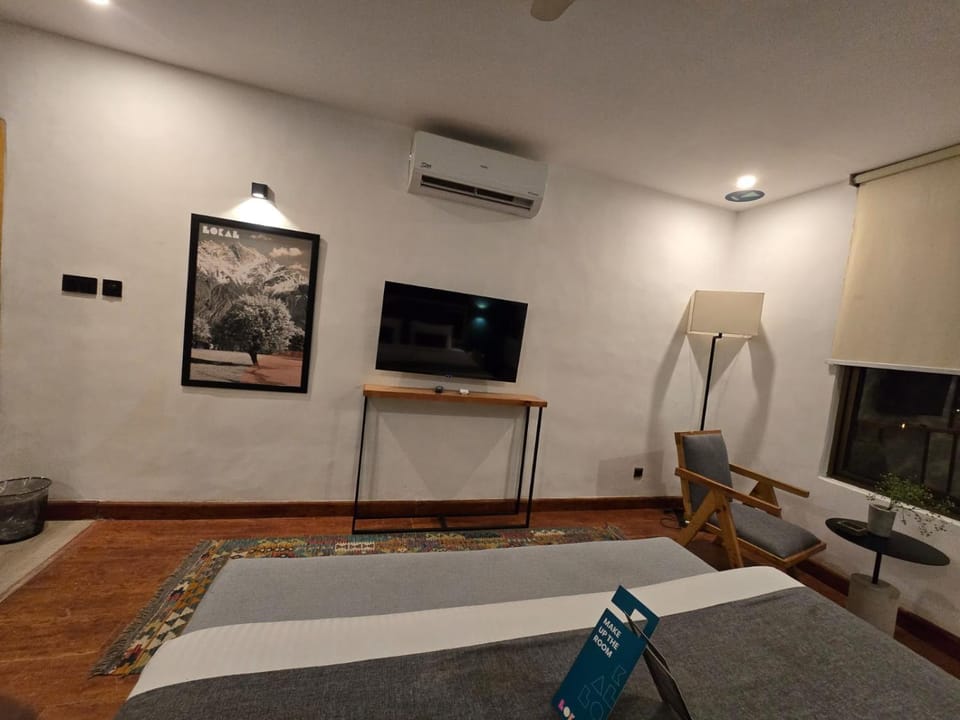 Communal lounge/ TV room, Bed, TV and multimedia, TV and multimedia, Photo of the whole room, Bedroom, air conditioner
