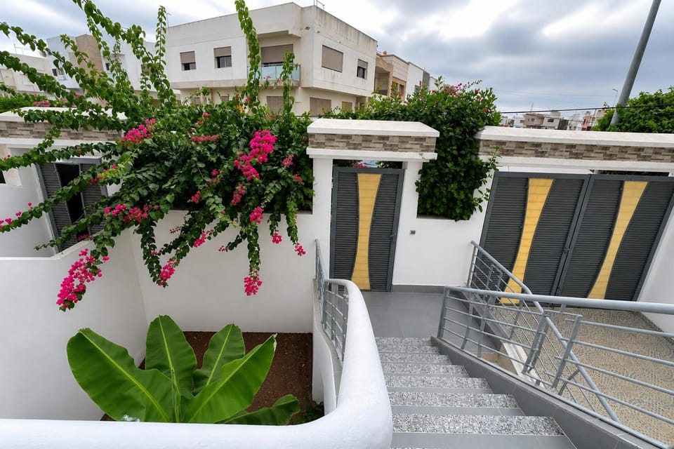 Property building, Garden, Garden, View (from property/room), Balcony/Terrace, Garden view