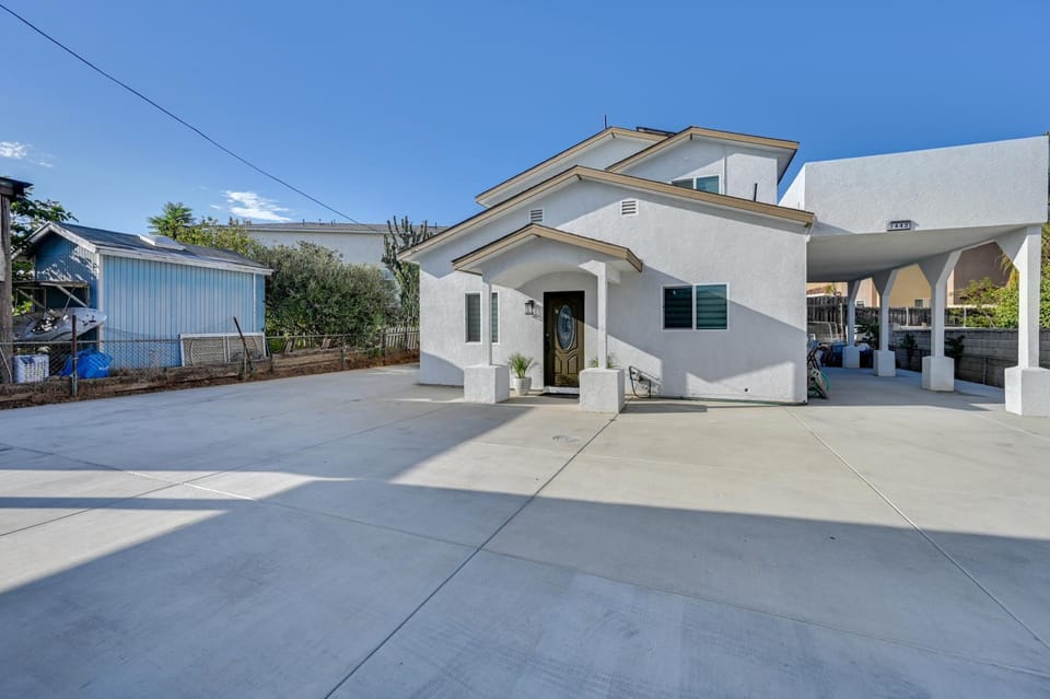 Mid-Term Stay in San Diego, 6 Mi to Downtown! House in Linda Vista