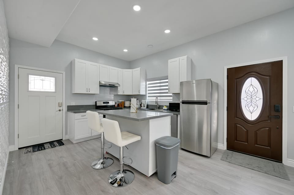 Mid-Term Stay in San Diego, 6 Mi to Downtown! House in Linda Vista