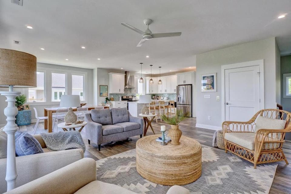 Good Vibes Ocean Views Short Walk to Beach Access House in Surf City
