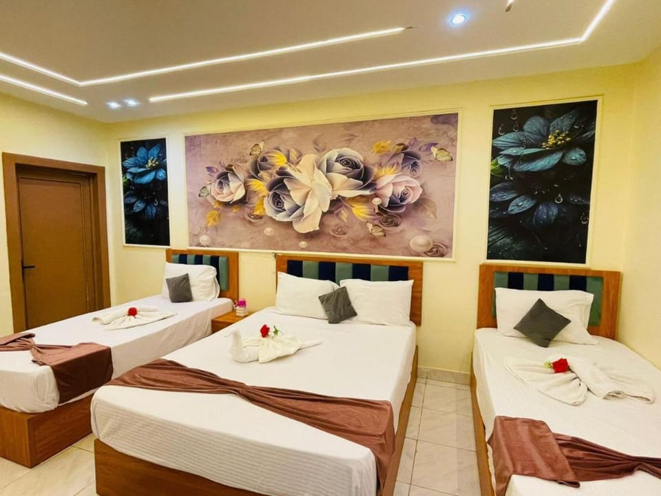 Bed, Photo of the whole room, Decorative detail, Bedroom