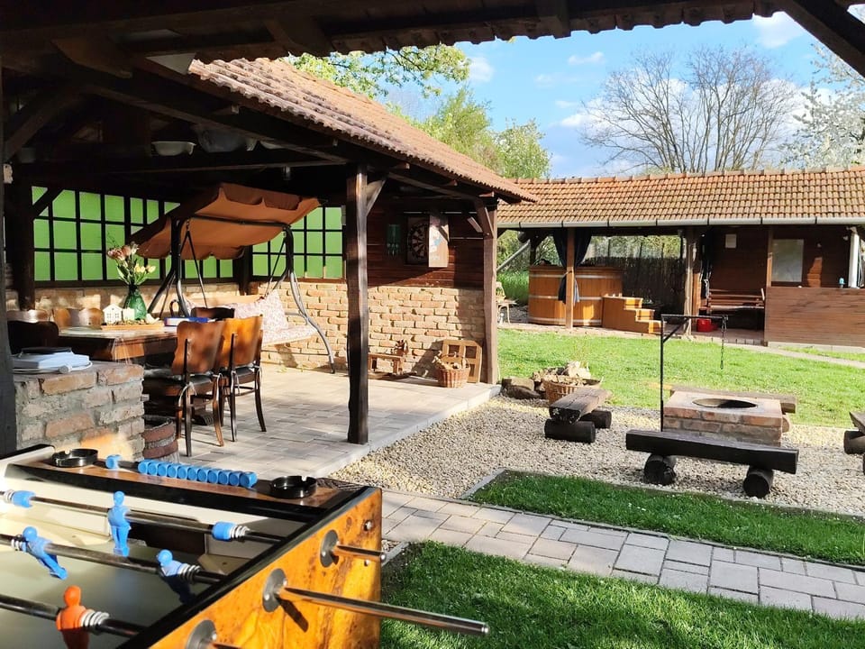 Spring, BBQ facilities, Garden, Dining area, Garden view