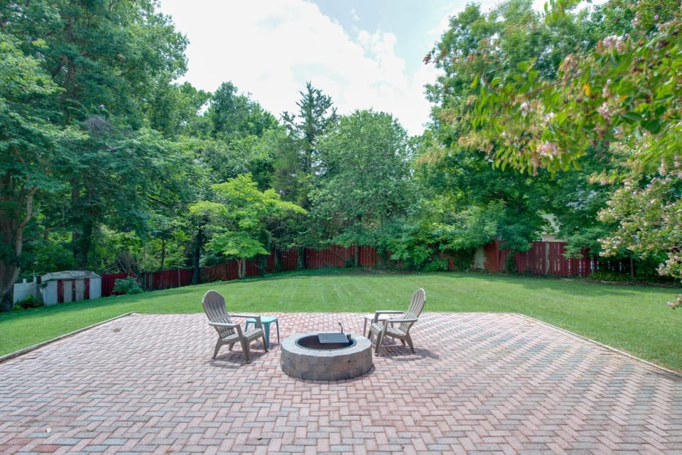 Spacious Yard & Fire Pit! 6 Mi to National Harbor House in Oxon Hill