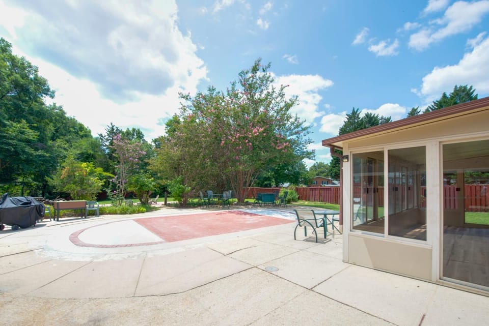 Spacious Yard & Fire Pit! 6 Mi to National Harbor House in Oxon Hill