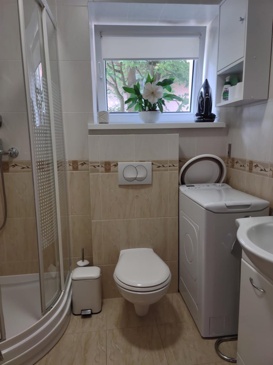 Shower, Toilet, Bathroom, washing machine, dryer