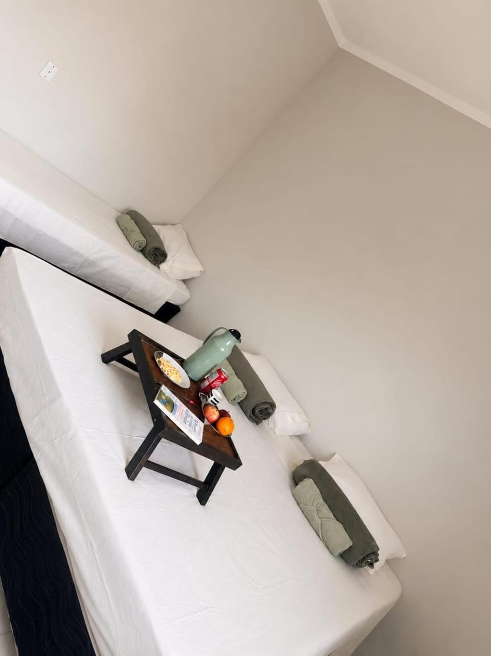 Bed, towels