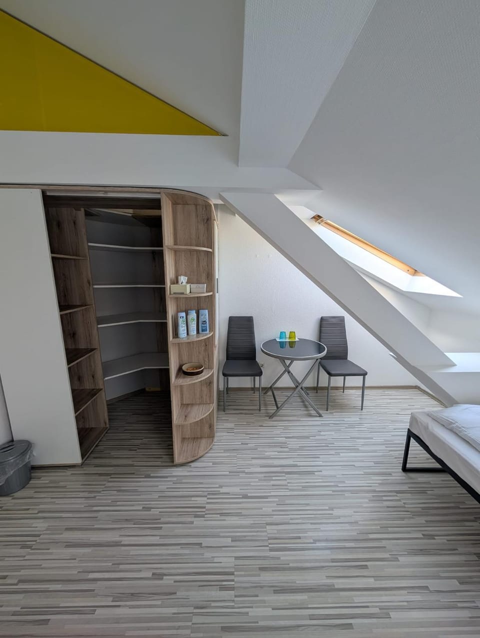Seating area, Bedroom, wardrobe