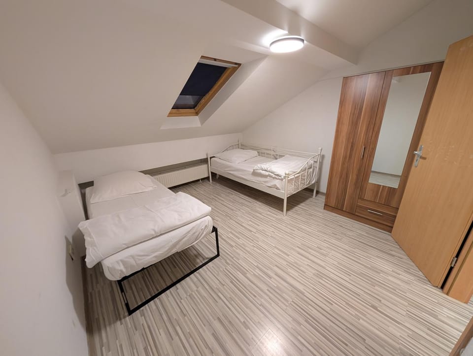 Bed, Photo of the whole room, wardrobe