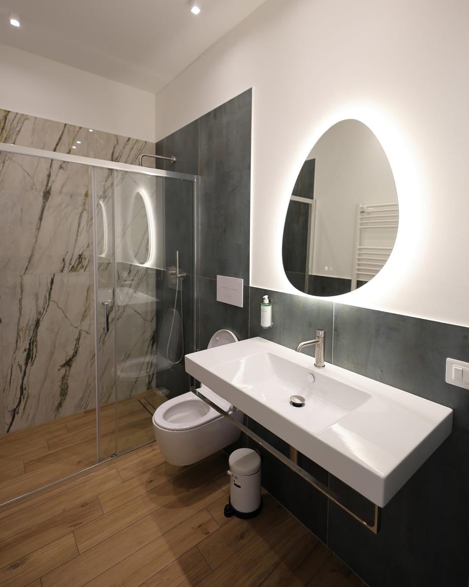 Shower, Toilet, Bathroom, towels