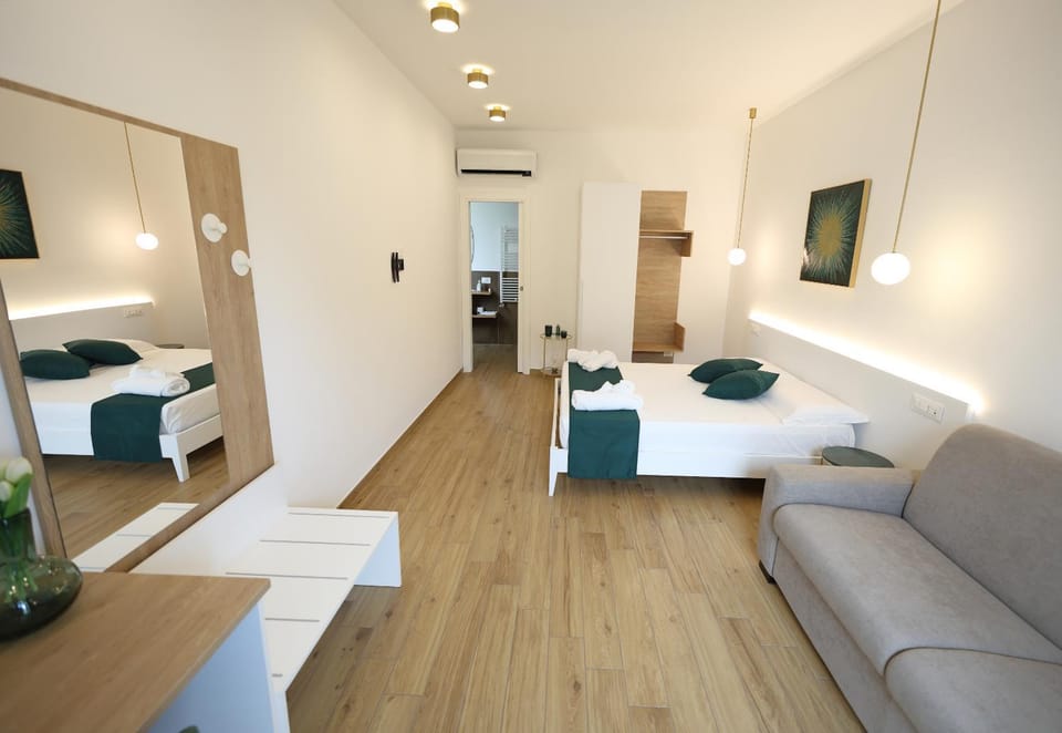 Bed, TV and multimedia, Bedroom, air conditioner
