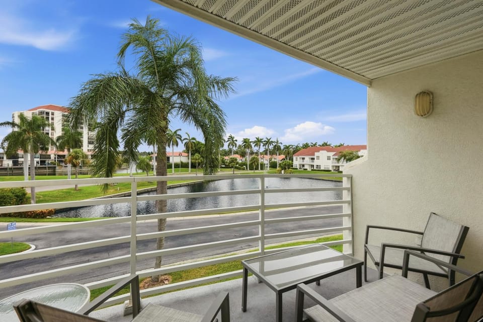 Your Isla Del Sol Escape Pool & Hot Tub Apartment in Isla del Sol