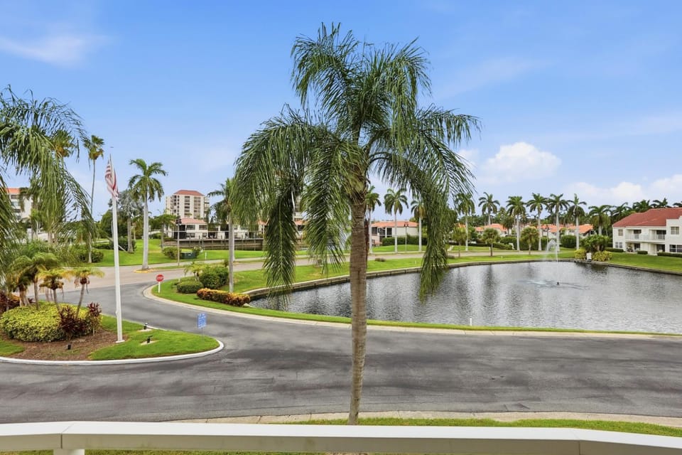 Your Isla Del Sol Escape Pool & Hot Tub Apartment in Isla del Sol