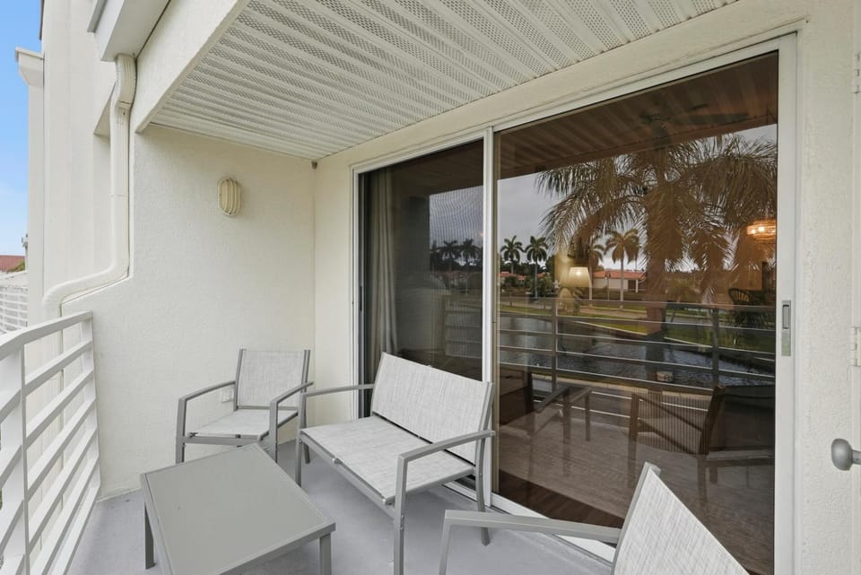 Your Isla Del Sol Escape Pool & Hot Tub Apartment in Isla del Sol