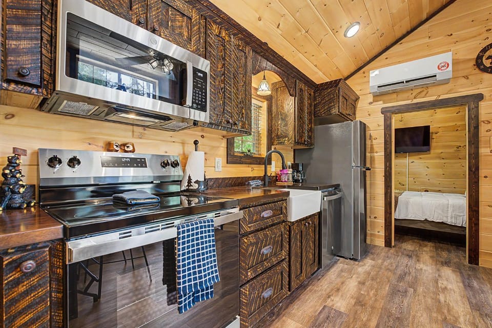 Kitchen or kitchenette, dishwasher, oven, stove