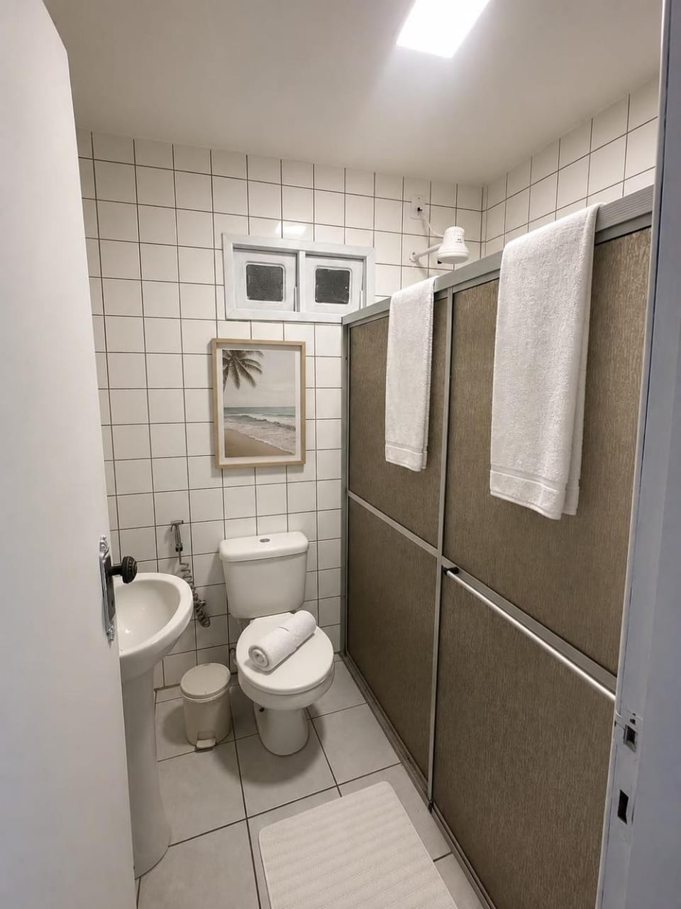 Shower, Toilet, Bathroom, towels