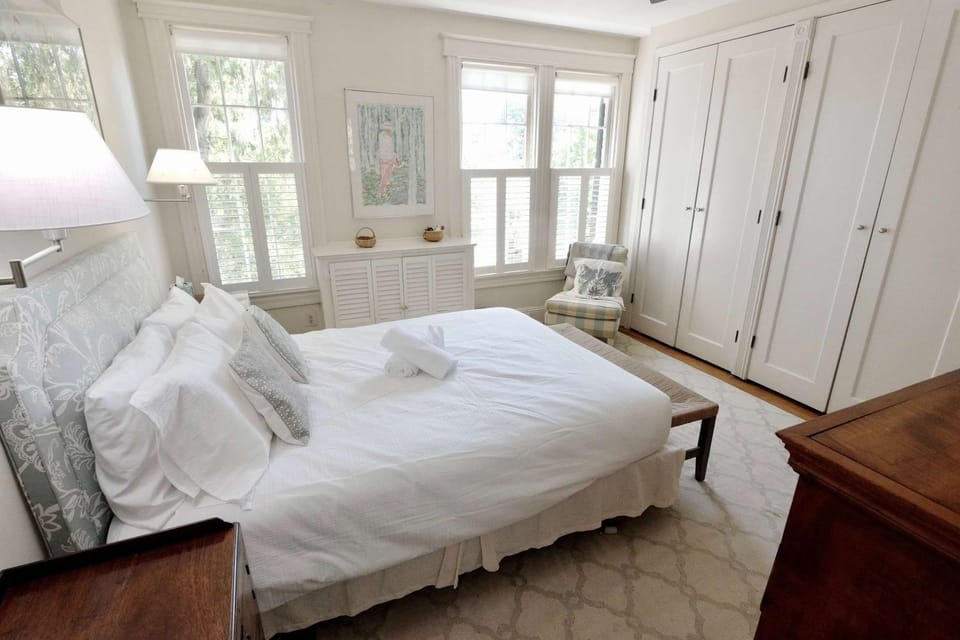 'Book Hill' Georgetown House Walkable with Garage House in Arlington